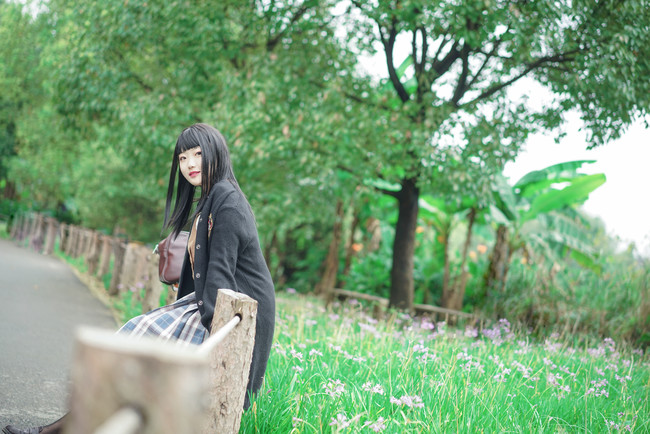 男子人行天桥上欲轻生 消防员箭步上前一把